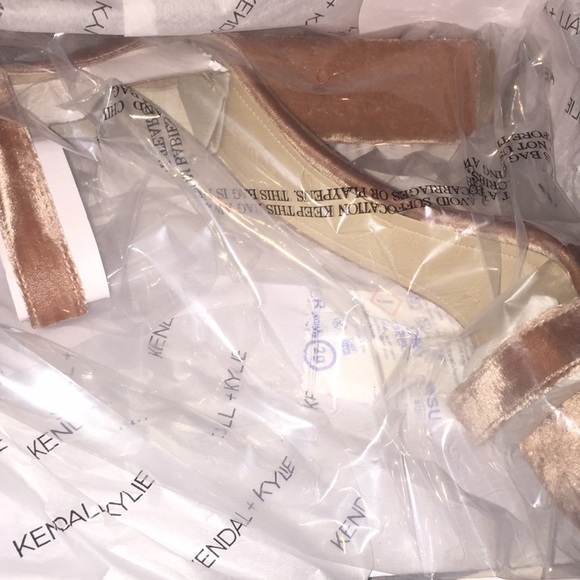 RARE NEW Kendall and Kylie Jenner giselle velvet ankle strappy Block heels 10 - Picture 2 of 8